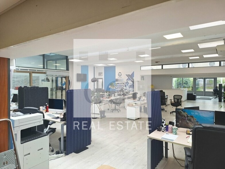 Office in Anse for lease - Interior Photo - Image 3 of 9