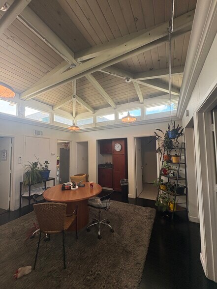 56 Mayhew Way, Walnut Creek, CA à vendre - Photo du bâtiment - Image 3 de 4