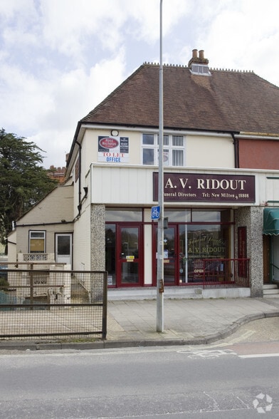 29-29a Station Rd, New Milton for lease - Building Photo - Image 3 of 13