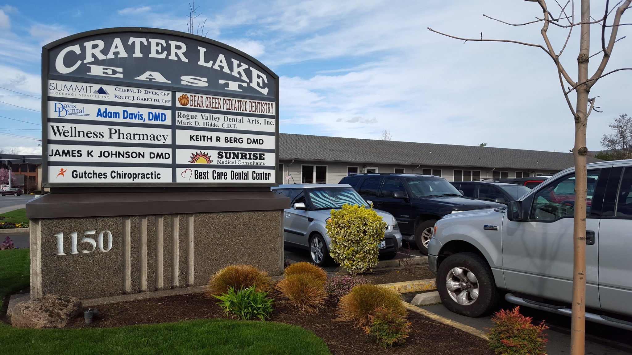 1150 Crater Lake Ave, Medford, OR à vendre Photo du bâtiment- Image 1 de 1