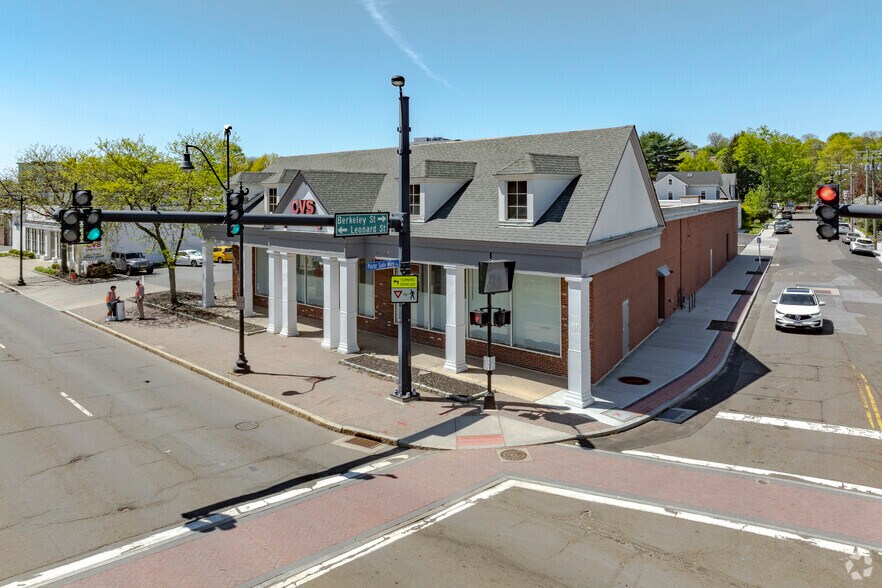 694-696 West Ave, Norwalk, CT à louer - Photo du bâtiment - Image 2 de 9