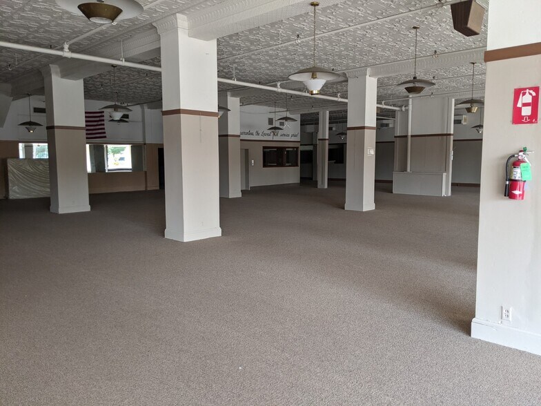 200 N Vermilion St, Danville, IL à vendre - Photo intérieure - Image 3 de 3