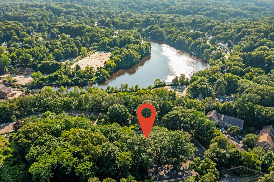 38 Portland Ave, Redding, CT à vendre - Photo du bâtiment - Image 1 de 10