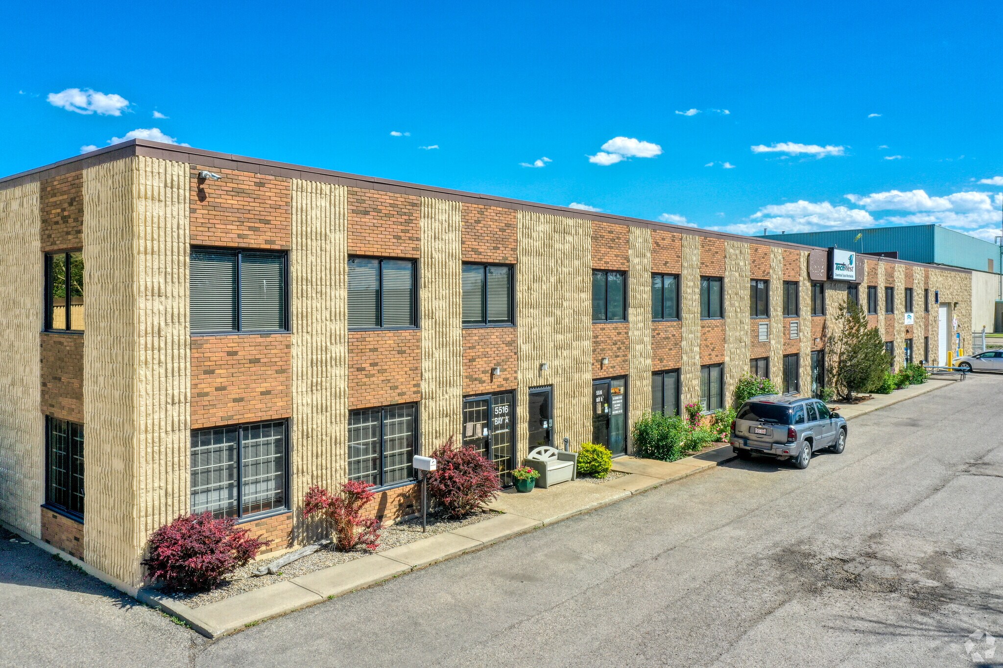 5516 40th St SE, Calgary, AB à vendre Photo principale- Image 1 de 1