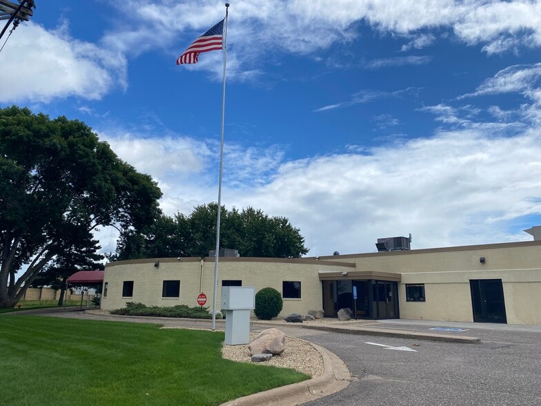 7800 Computer Ave S, Bloomington, MN for lease - Building Photo - Image 1 of 7