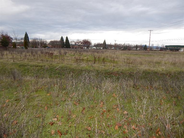 Crater Lake Hwy, Medford, OR for sale - Building Photo - Image 1 of 1