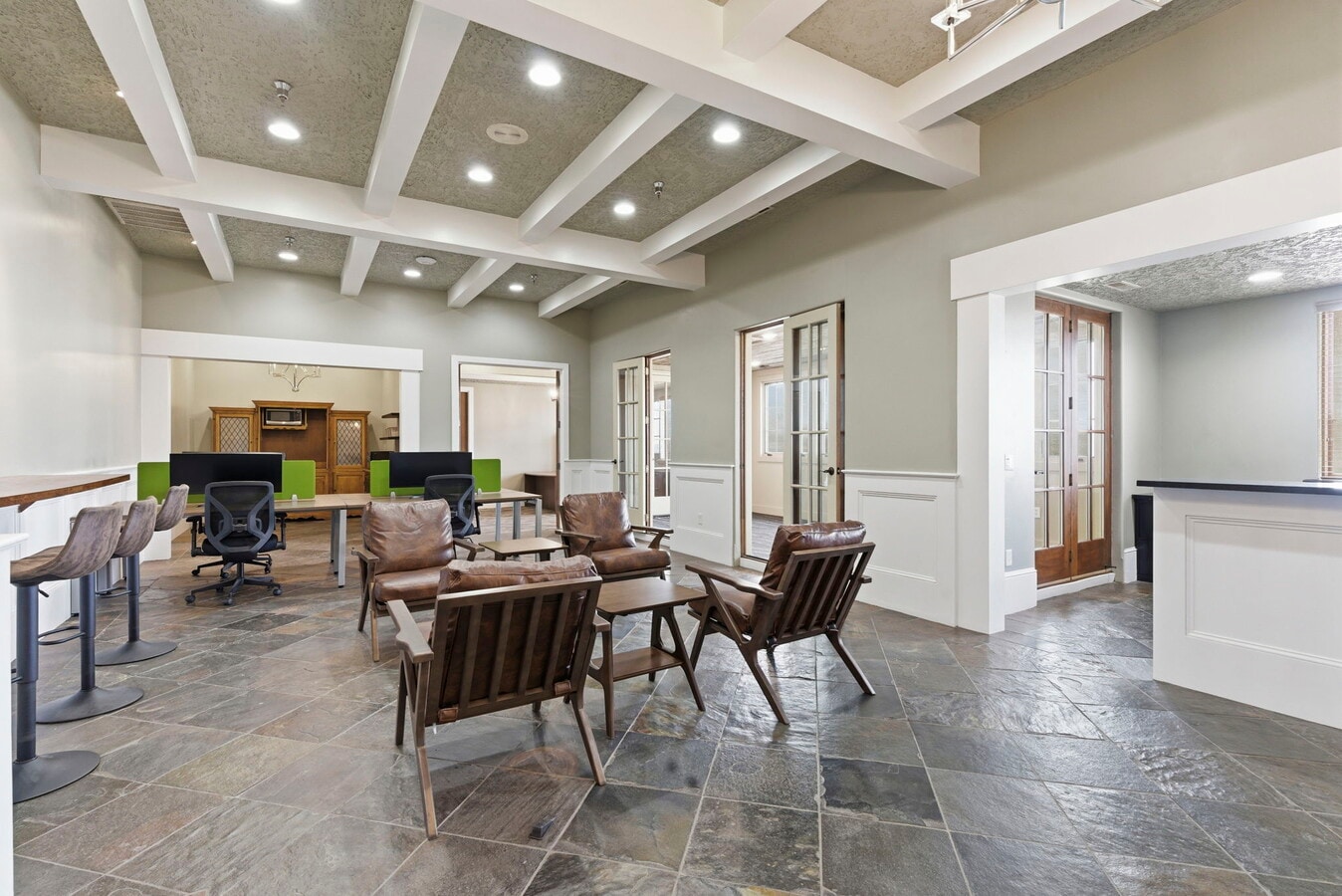1531 E Bradford Pky, Springfield, MO 65804 - Unit 300 & 330 -  - Interior Photo - Image 2 of 27