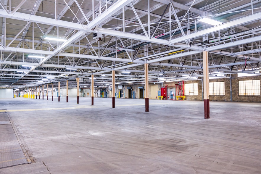 1250 S Walnut St, Bucyrus, OH for lease - Interior Photo - Image 2 of 11