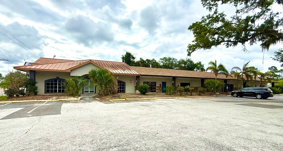 4211 E Busch Blvd, Tampa, FL à vendre - Photo du bâtiment - Image 2 de 6