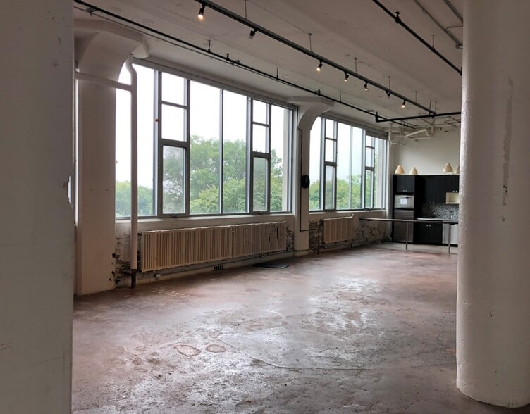 235 Carlaw Ave, Toronto, ON à louer - Photo intérieure - Image 3 de 11