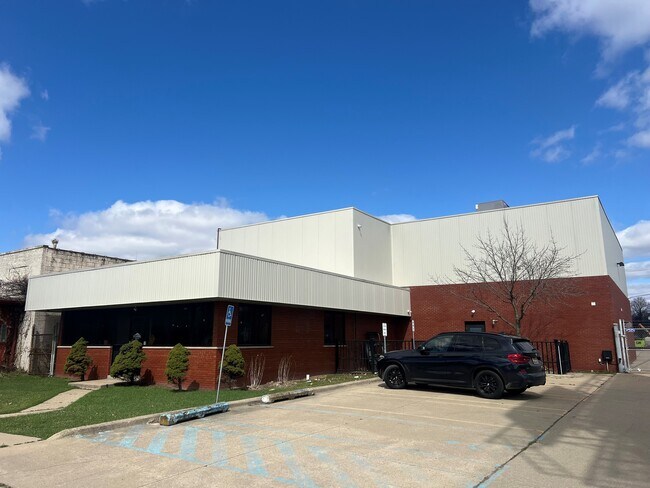 More details for 21260 W 8 Mile Rd, Southfield, MI - Industrial for Lease