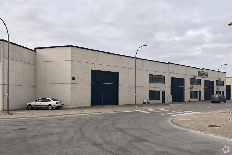 Avenida Industria, 15X, El Viso de San Juan, Toledo à vendre - Photo du bâtiment - Image 2 de 4