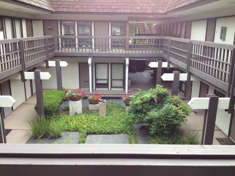 2121 Ygnacio Valley Rd, Walnut Creek, CA for lease - Building Photo - Image 2 of 5