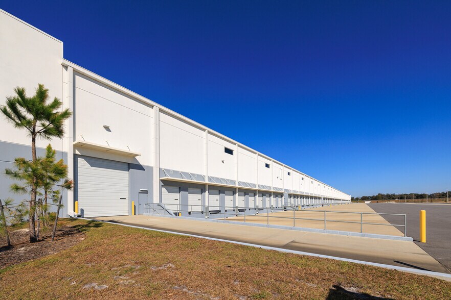 Peterson Rd, Apopka, FL à louer - Photo du bâtiment - Image 3 de 13