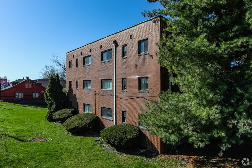 1 Glen Elm Dr, Pittsburgh, PA for sale - Building Photo - Image 2 of 6
