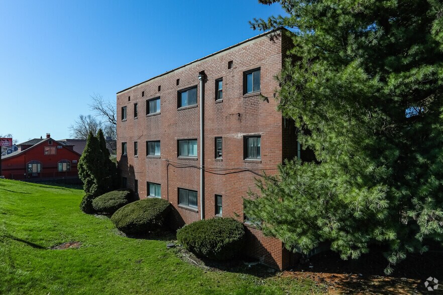 1 Glen Elm Dr, Pittsburgh, PA à vendre - Photo du bâtiment - Image 2 de 6