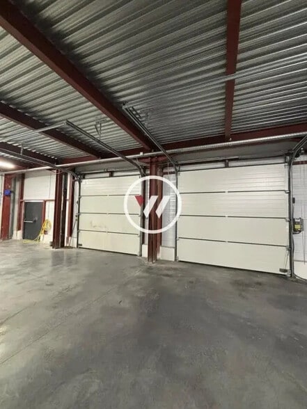 Office in Marseille for lease - Interior Photo - Image 3 of 7