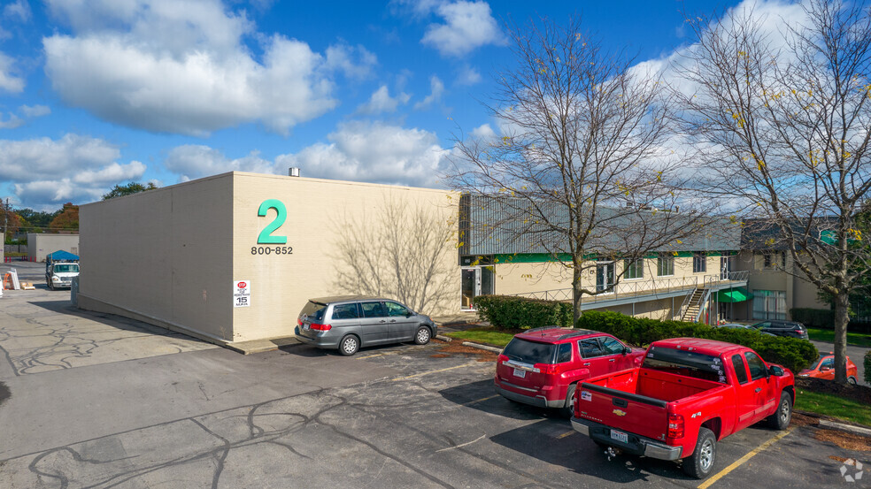 800-820 Freeway Dr N, Columbus, OH for lease - Building Photo - Image 2 of 16