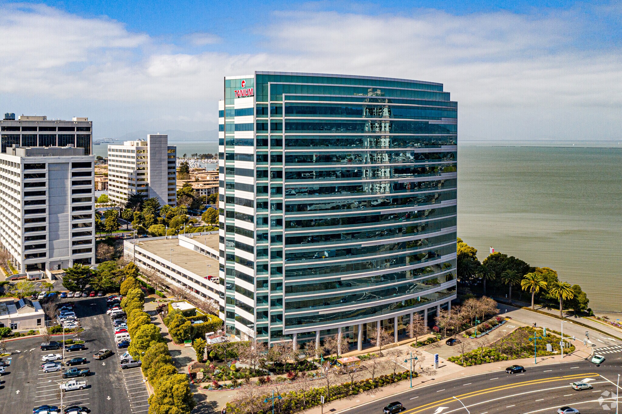 2100 Powell St, Emeryville, CA à louer Photo du bâtiment- Image 1 de 21