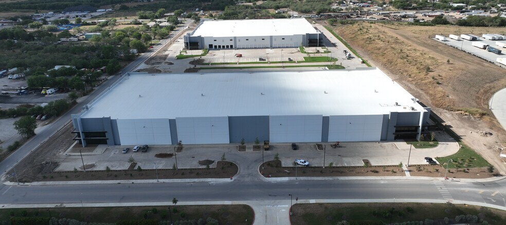 125 Kiefer Rd, San Antonio, TX à louer - Photo du bâtiment - Image 2 de 3