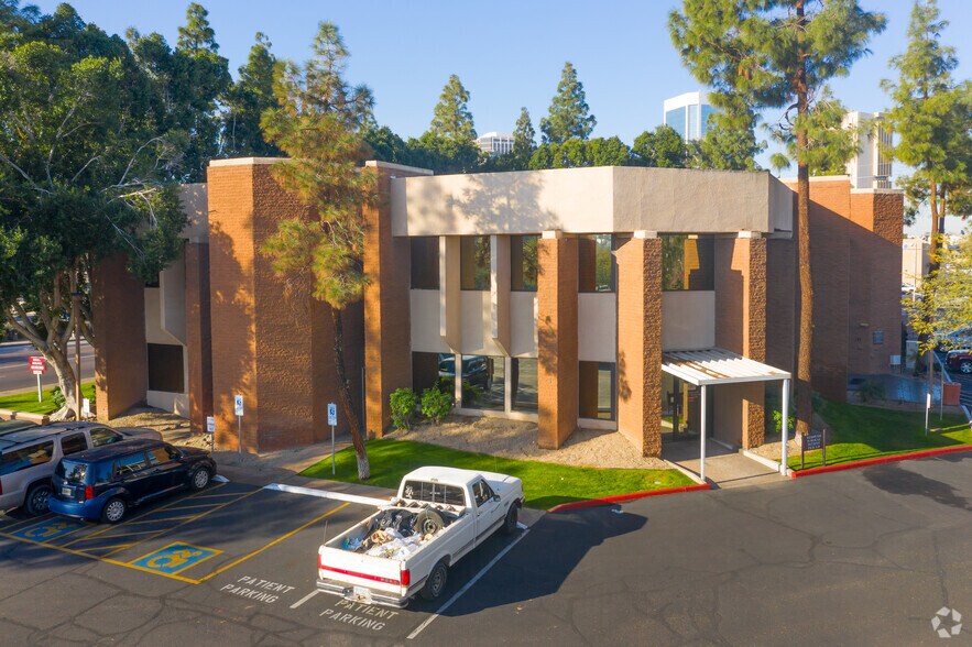 300 E Osborn Rd, Phoenix, AZ à louer - Photo principale - Image 1 de 4