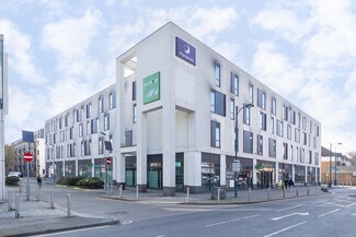 Plus de détails pour Station Rd, Addlestone - Commerce de détail à louer