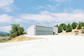 42160 Calle Barbona, Temecula, CA for lease Interior Photo- Image 2 of 4