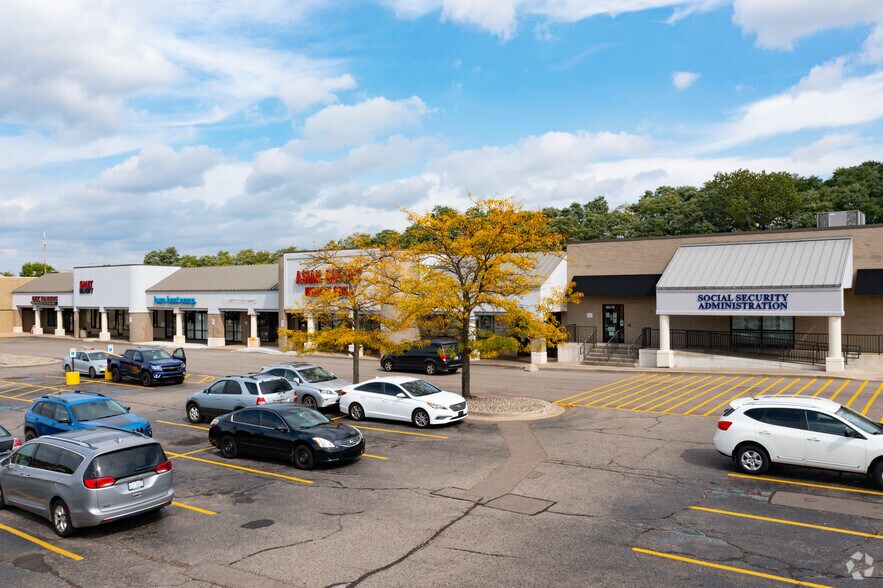 5700 Beckley Rd, Battle Creek, MI for lease - Building Photo - Image 2 of 18