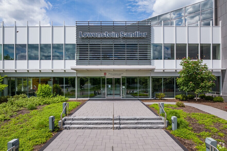 56 Livingston Ave, Roseland, NJ à louer - Photo du bâtiment - Image 3 de 6