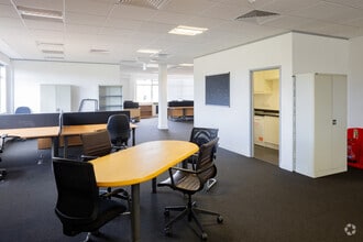 Weydon Ln, Farnham for lease Interior Photo- Image 2 of 6