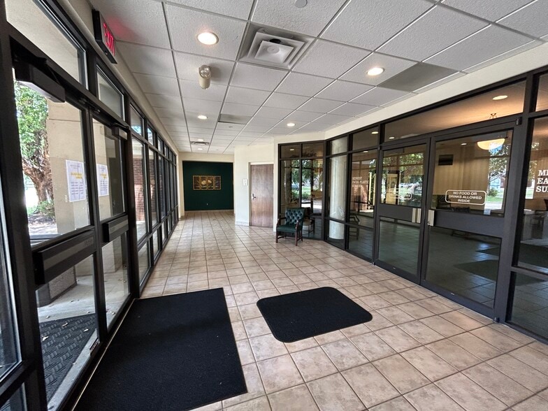 1020 Professional Blvd, Evansville, IN à vendre - Photo intérieure - Image 2 de 6