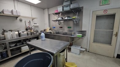 5500 Sinclair Ln, Baltimore, MD à louer Photo intérieure- Image 2 de 6