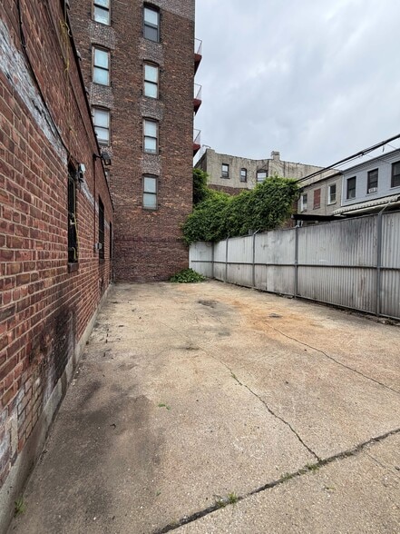 984 Myrtle Ave, Brooklyn, NY for lease - Building Photo - Image 3 of 3