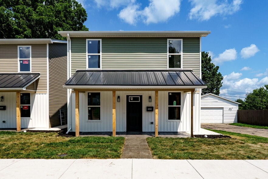 Pleasant View portfolio of 2 properties for sale on LoopNet.ca - Building Photo - Image 3 of 53