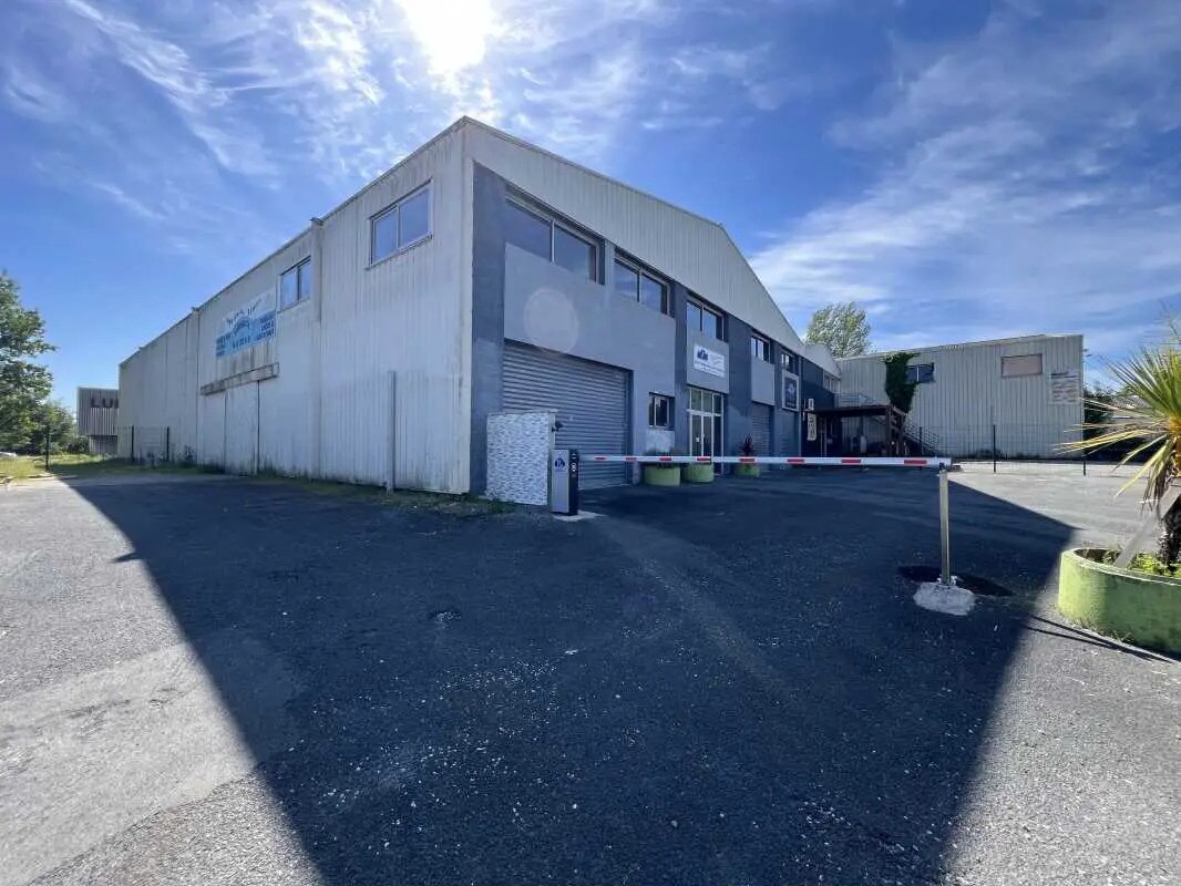 Office in Le Haillan for lease Building Photo- Image 1 of 14