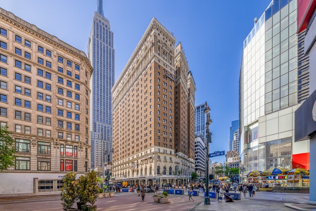 Plus de détails pour 50 W 34th St, New York, NY - Commerce de détail à louer