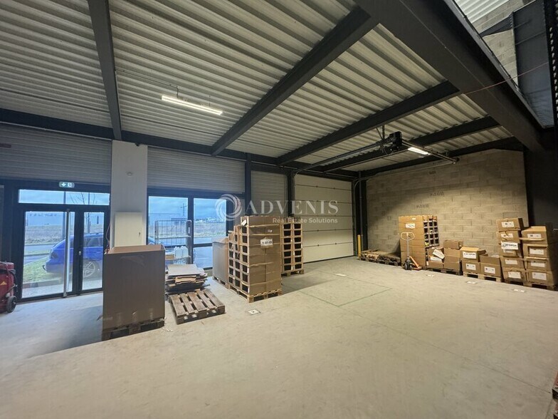 Flex in Bernolsheim for lease - Interior Photo - Image 3 of 11