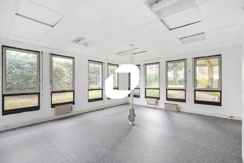 Office in Courbevoie for lease - Interior Photo - Image 3 of 11