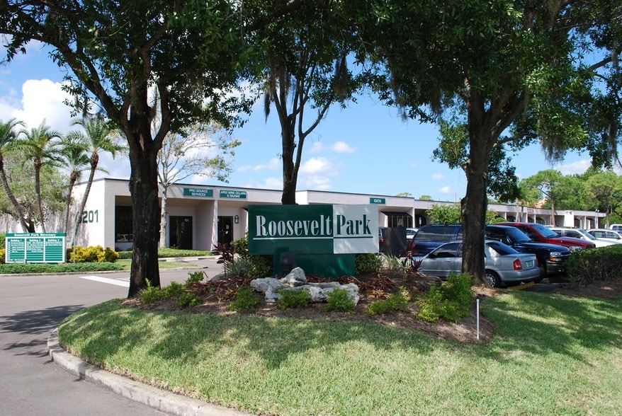 15201 Roosevelt Blvd, Clearwater, FL à louer - Photo principale - Image 1 de 15