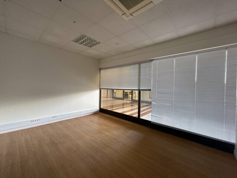 Office in Le Havre for lease - Interior Photo - Image 1 of 8
