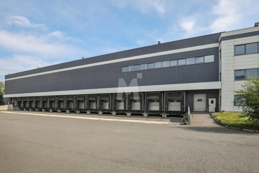 Industrial in Chilly-Mazarin for lease - Building Photo - Image 2 of 13
