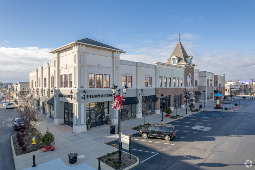 3210-3290 Levis Commons Blvd, Perrysburg, OH for lease - Building Photo - Image 1 of 6