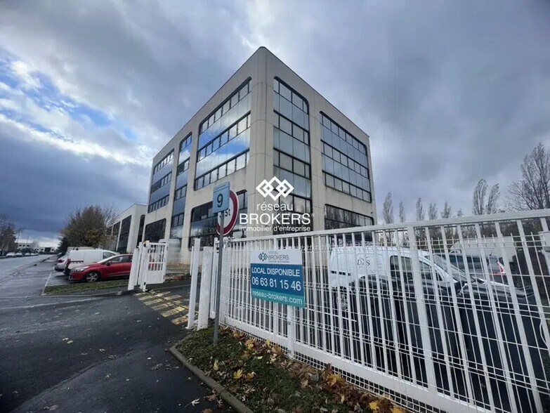 Office in Villebon-sur-Yvette for lease - Building Photo - Image 3 of 10