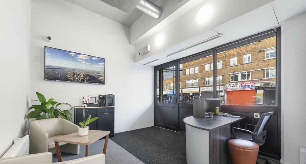 704-708 High Rd, Londres à louer - Photo intérieure - Image 2 de 9