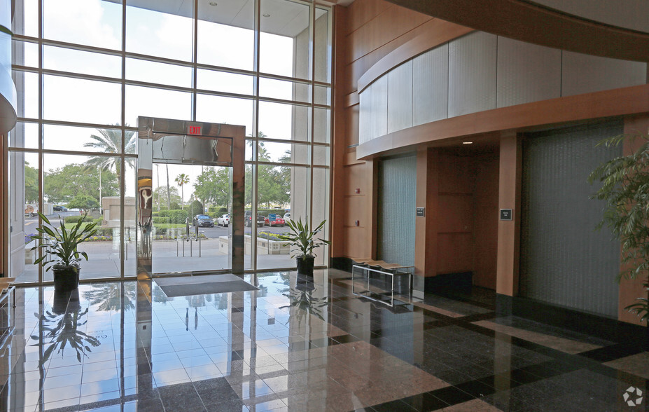 3031 N Rocky Point Dr W, Tampa, FL for lease - Lobby - Image 3 of 5