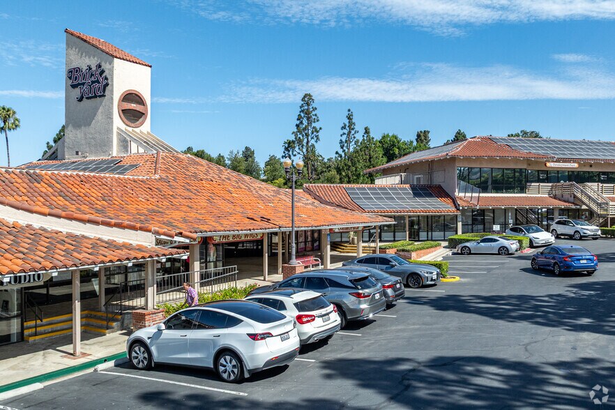 1633-1685 E Lincoln Ave, Orange, CA à louer - Photo du bâtiment - Image 3 de 6