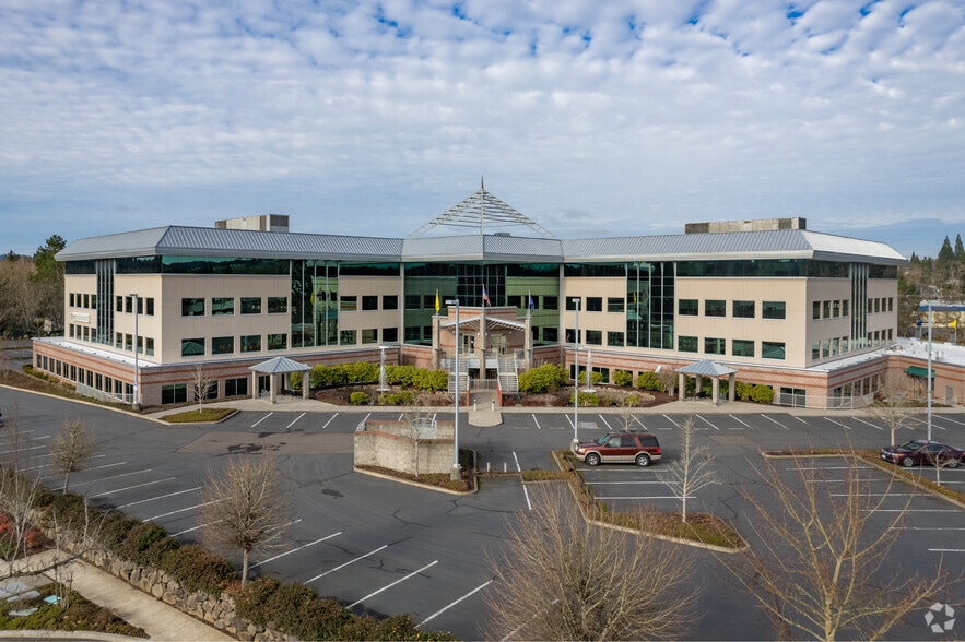 6400 SE Lake Rd, Portland, OR for lease - Building Photo - Image 2 of 8