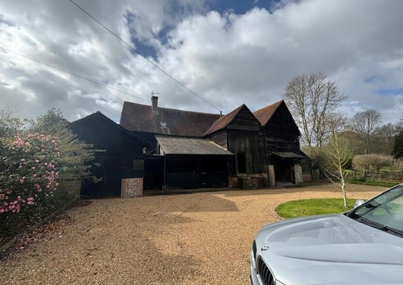Langhurst Barn, Chiddingfold for lease - Building Photo - Image 1 of 1