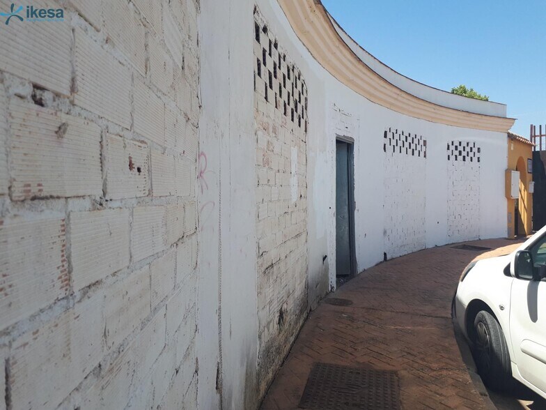 Calle Médico Rafael Molero Cabrilla, 14, Posadas, Córdoba for sale - Building Photo - Image 2 of 9
