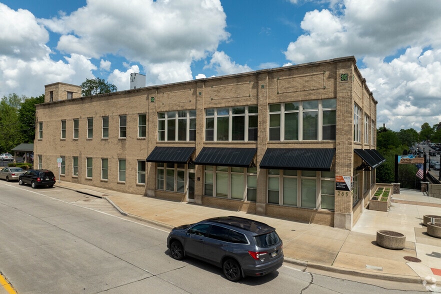 265 W Main St, Kent, OH for lease - Building Photo - Image 1 of 36